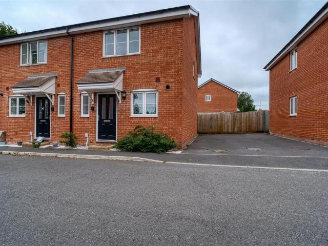 2 bedroom semi detached house for sale