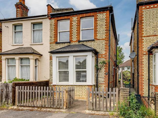 2 bedroom semi detached house for sale