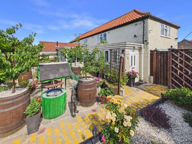 2 bedroom semi detached house for sale
