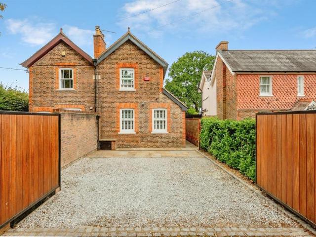 2 bedroom semi detached house for sale