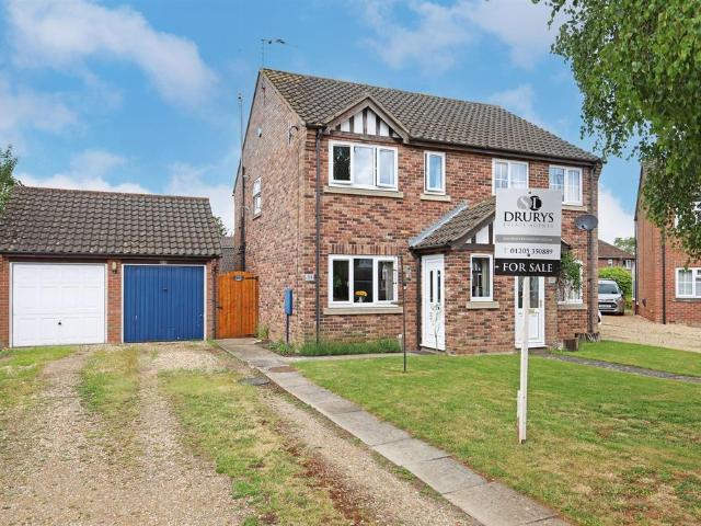 2 bedroom semi detached house for sale