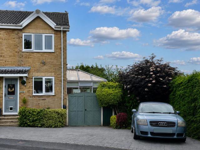 2 bedroom semi detached house for sale