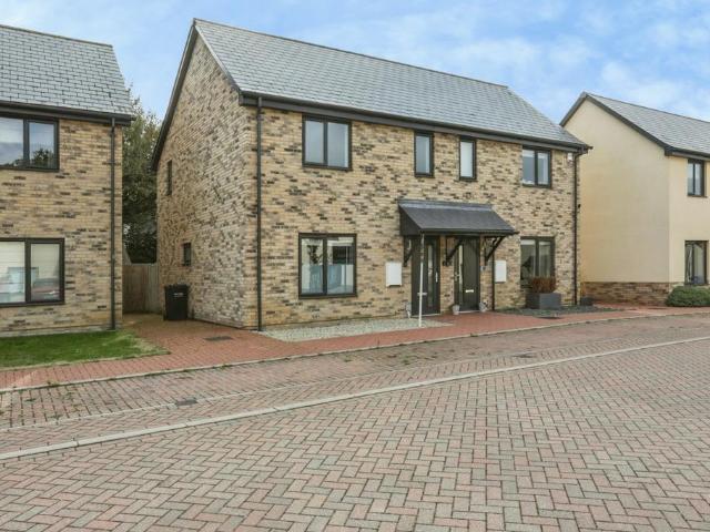 2 bedroom semi detached house for sale