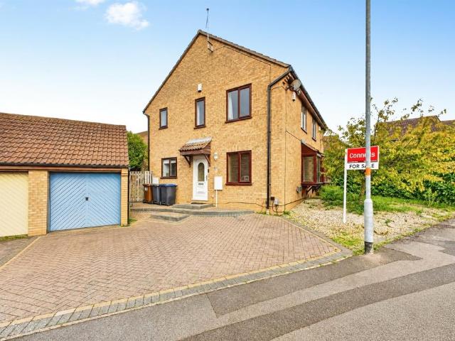 2 bedroom semi detached house for sale