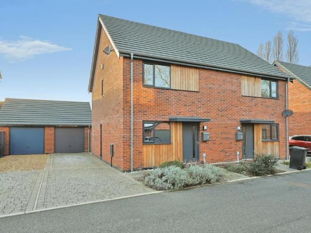 2 bedroom semi detached house for sale