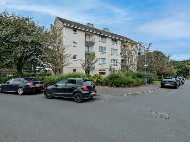 2 bedroom flat for sale