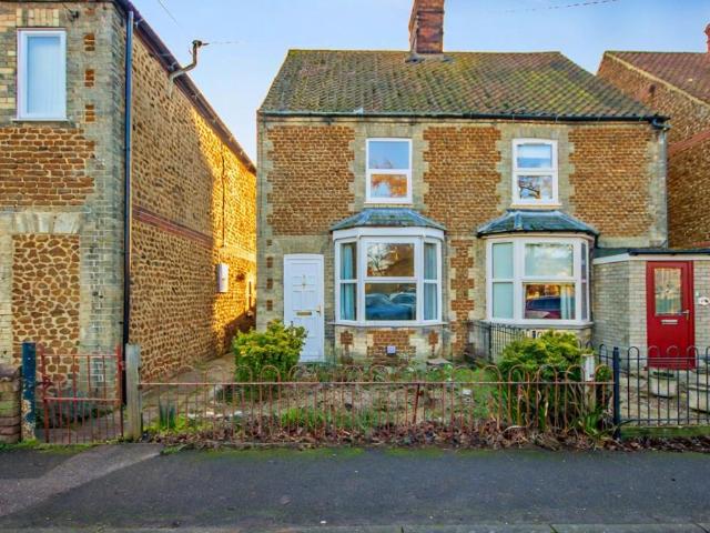 2 bedroom semi detached house for sale
