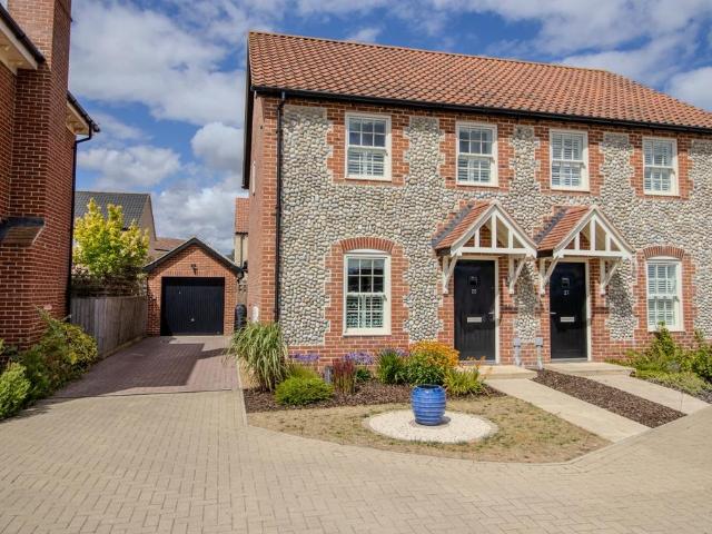 2 bedroom semi detached house for sale