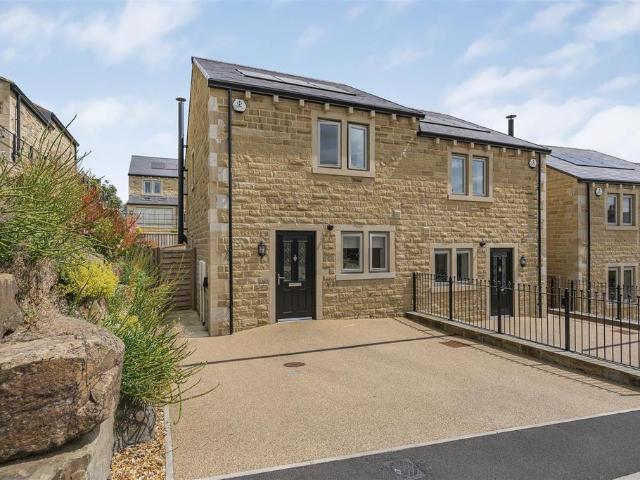 2 bedroom semi detached house for sale