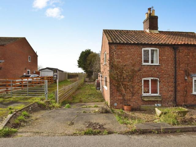 2 bedroom semi detached house for sale