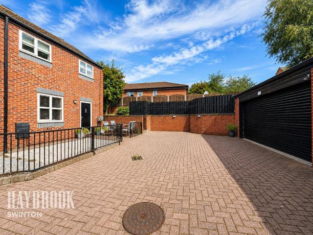 2 bedroom semi detached house for sale