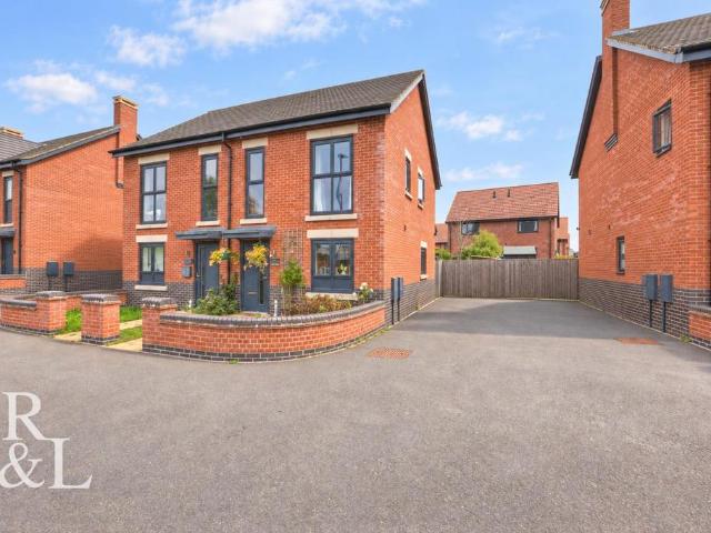 2 bedroom semi detached house for sale