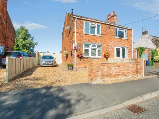2 bedroom semi detached house for sale