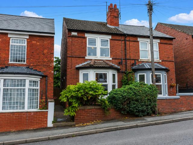 2 bedroom semi detached house for sale
