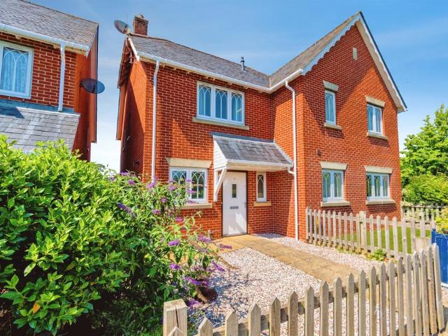 2 bedroom semi detached house for sale