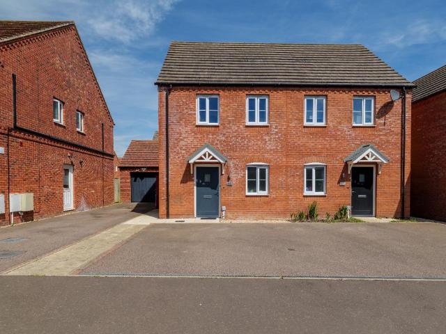 2 bedroom semi detached house for sale
