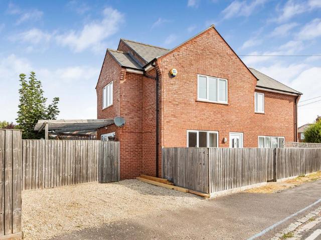 2 bedroom semi detached house for sale