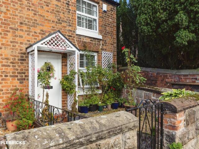 2 bedroom semi detached house for sale