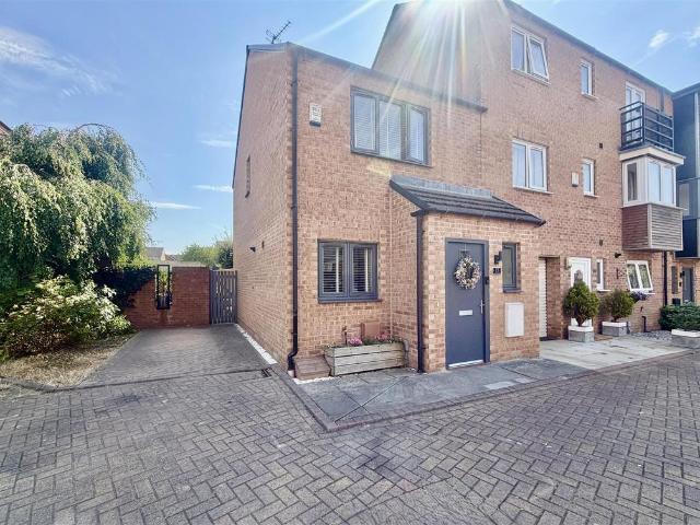 2 bedroom semi detached house for sale