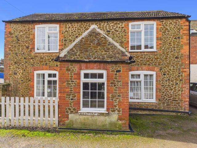 2 bedroom semi detached house for sale