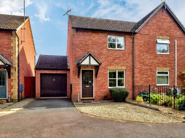 2 bedroom semi detached house for sale