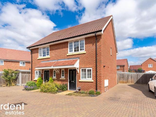2 bedroom semi detached house for sale