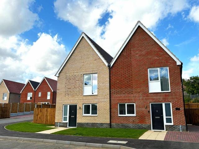 2 bedroom semi detached house for sale