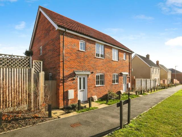 2 bedroom semi detached house for sale