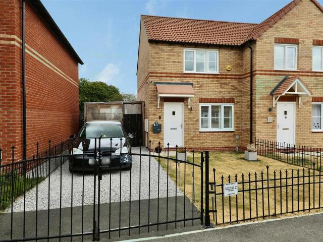 2 bedroom semi detached house for sale