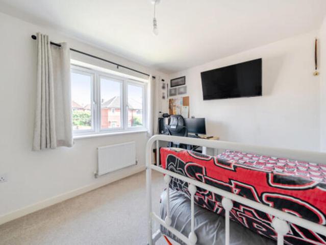 2 bedroom semi detached house for sale in Brooklands Garth, Seacroft, Leeds, LS14