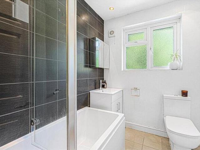 2 bedroom maisonette for sale in Courtlands Drive, Watford, Hertfordshire, WD17