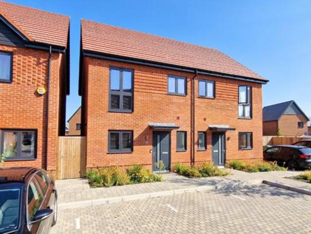 2 Bedroom Semi detached House For Sale In Crowthorne, Berkshire