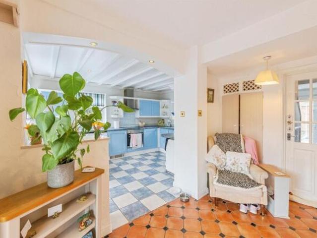 2 bedroom semi detached house for sale in Edison Grove, Hull, HU9