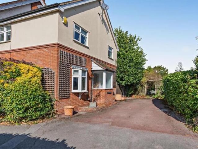 2 bedroom semi detached house for sale in Glendale Close, Shenfield, Brentwood, CM15