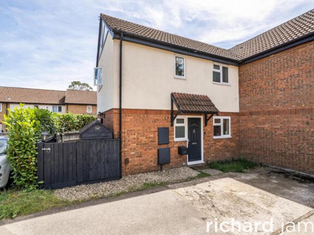 2 bedroom semi detached house for sale in Lisle Close, Grange Park, Swindon, SN5