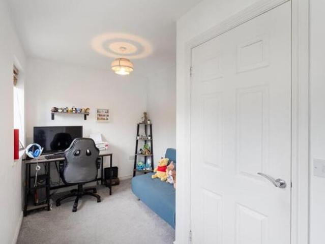 2 bedroom semi detached house for sale in Stanks Drive, Leeds, LS14