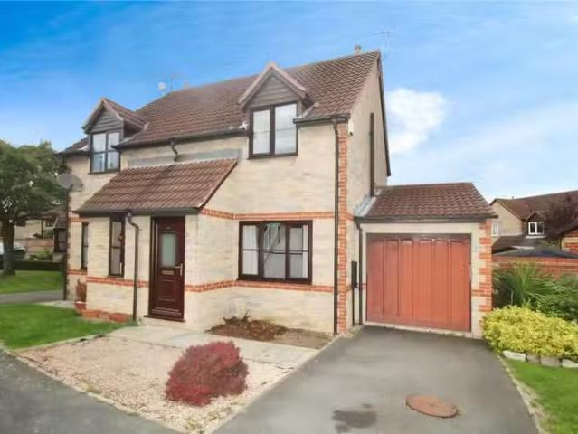 2 bedroom semi detached house for rent in West Green Drive, Ki.