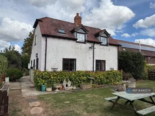 2 bedroom semi detached house for rent in Wixford Road, Alcest.