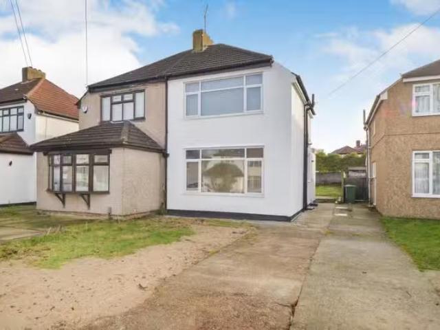 2 bedroom semi detached house for rent in Wyncham Avenue Sidcu.