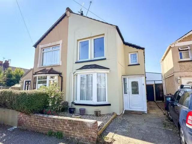 2 bedroom semi detached house for rent in Anchor Road, Clacton.