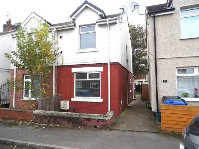 2 bedroom semi detached house for rent in Ansdell Road, Bentle.