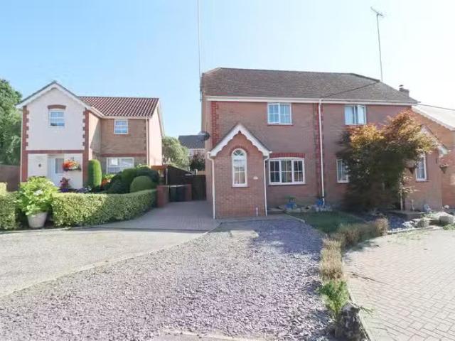 2 bedroom semi detached house for rent in Bulrush Close, Brain.
