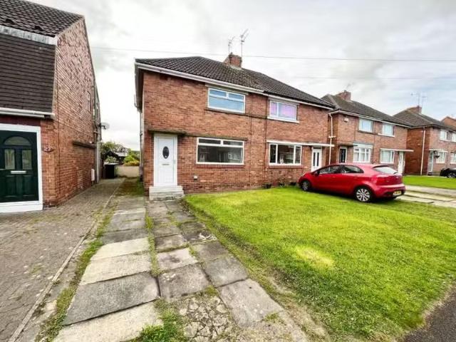 2 bedroom semi detached house for rent in Chestnut avenue, Spe.