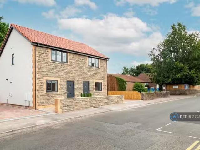 2 bedroom semi detached house for rent in Court Road, Bristol.