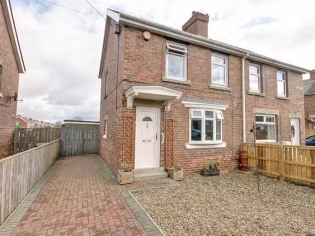 2 bedroom semi detached house for rent in Davis Crescent, Lang.
