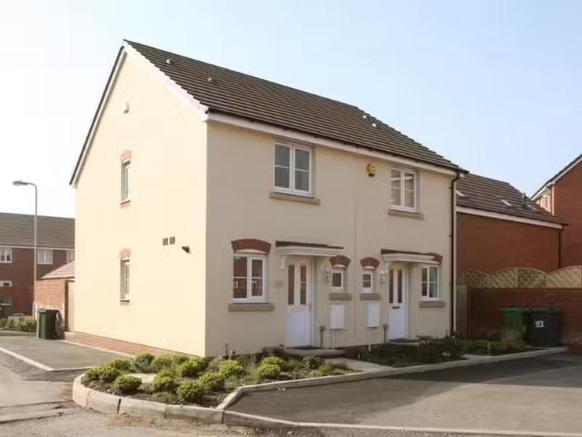 2 bedroom semi detached house for rent in Ffordd Nowell, Penyl.