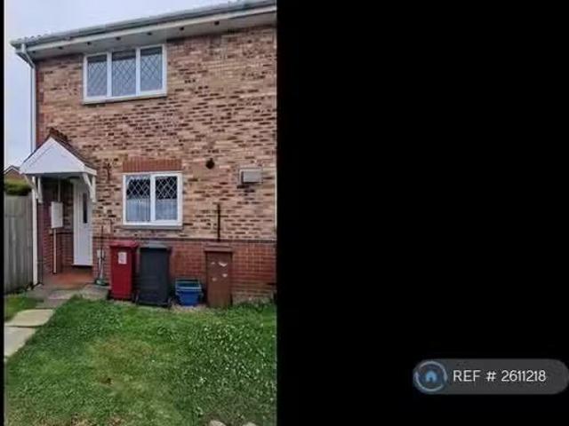 2 bedroom semi detached house for rent in Fletcher Close, Spar.