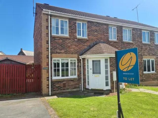 2 bedroom semi detached house for rent in Green Close, Seascal.