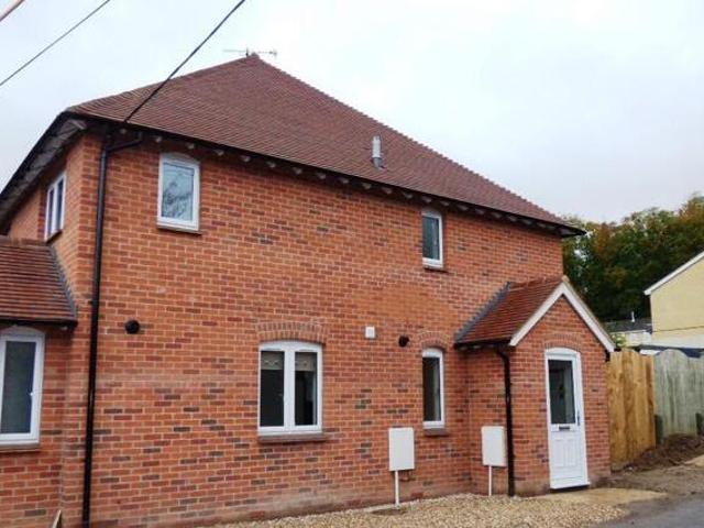 2 Bedroom Semi detached House For Rent In Hampshire