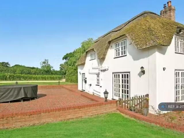 2 bedroom semi detached house for rent in Horton Road, Woodlan.